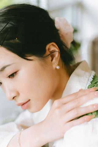 PE-05@ Teardrop Diamond & Pearl Stud Earrings | 18K Yellow Gold