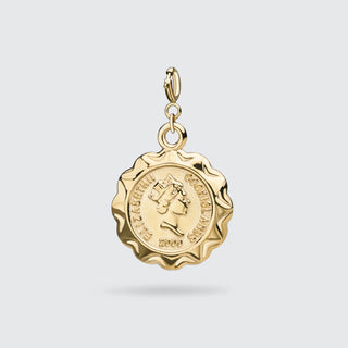 Queen Medallion Pendant  | 18K Yellow Gold